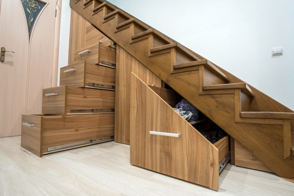 rénovation escalier en bois avec aménagement de placard