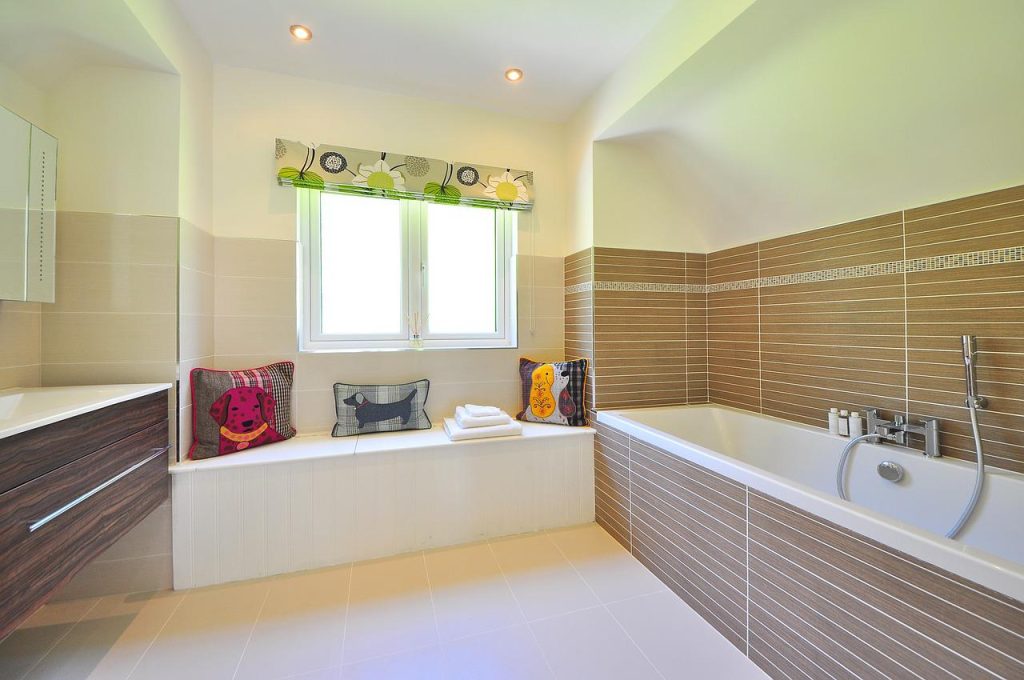 Aménagement de salle de bain PMR : 5 normes à respecter  