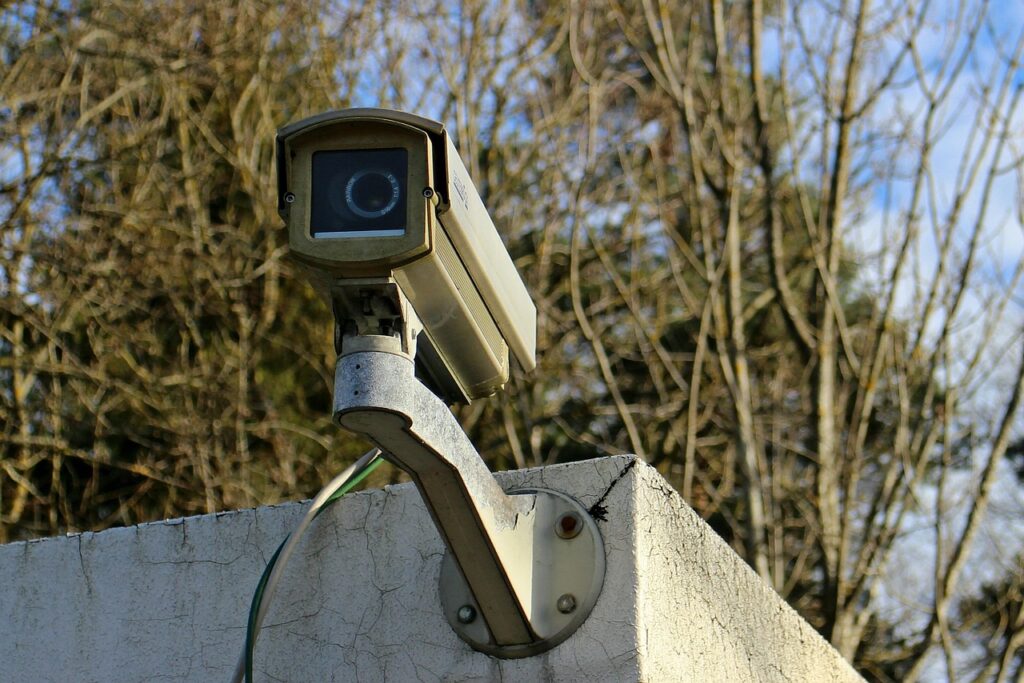 découvrez tout ce qu'il faut savoir sur la vidéo surveillance : technologies, avantages et conseils d'installation pour protéger votre domicile ou votre entreprise efficacement.