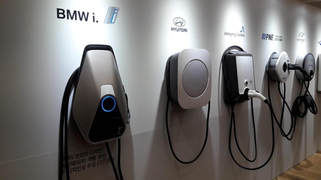 découvrez notre gamme de chargeurs pour véhicules électriques, alliant rapidité, sécurité et compatibilité pour tous vos besoins de recharge à domicile ou en déplacement.