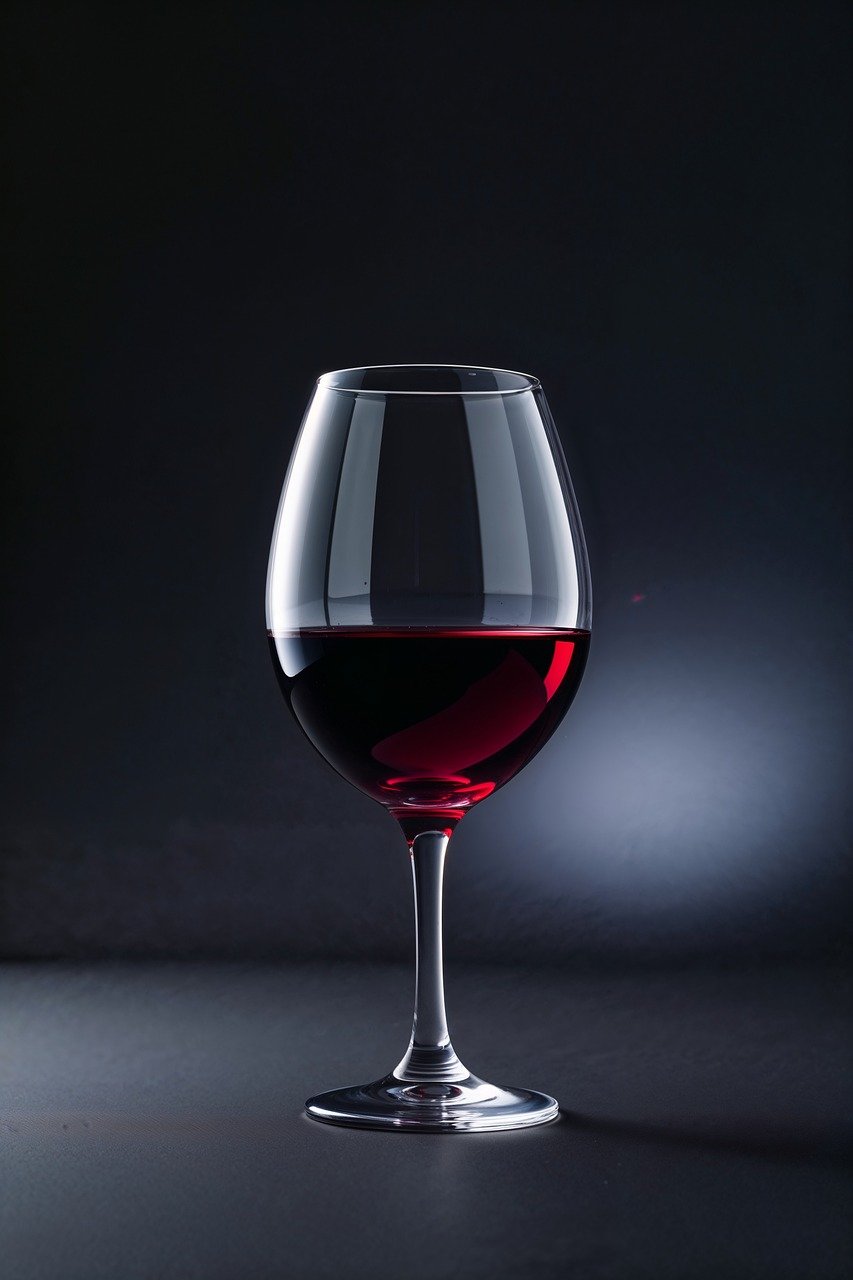 découvrez le vocabulaire essentiel pour la dégustation de vin et améliorez votre expérience œnologique avec des termes clairs et précis.