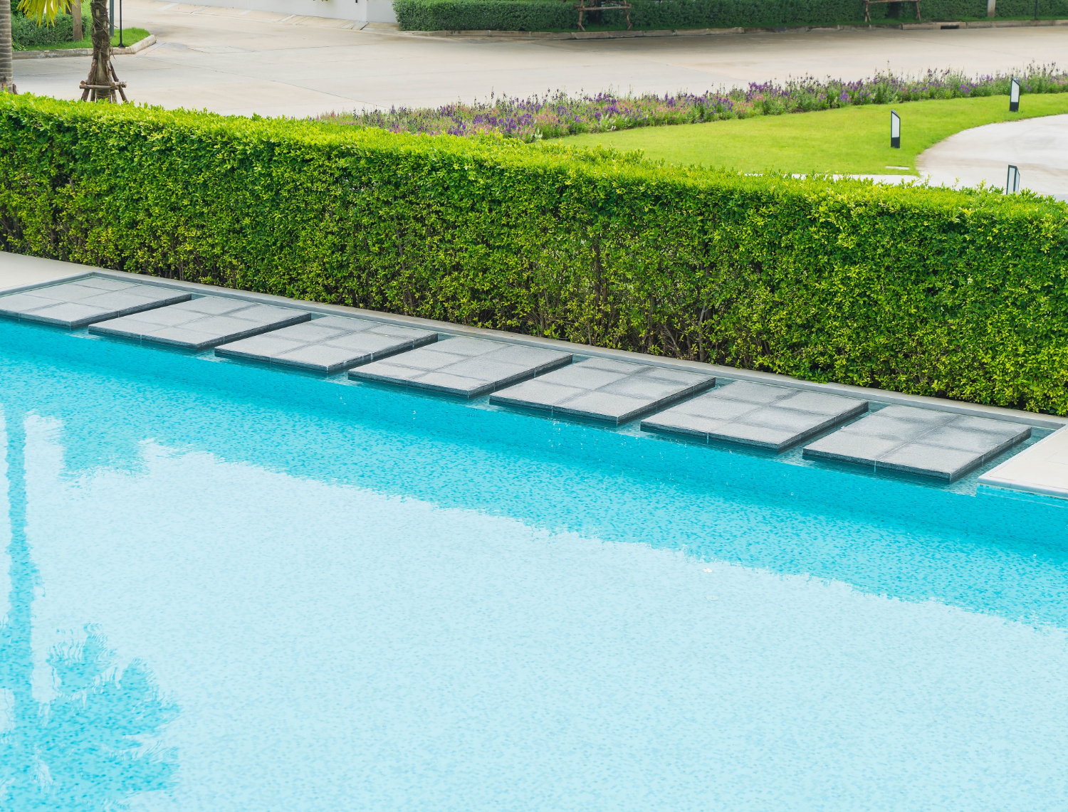 Les avantages de la gunite par rapport au béton traditionnel pour piscine
